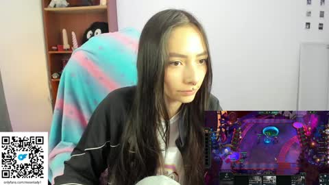 Snapshot of moonlady_ chatting on December 22, 2024, 2:39 am MOON online show from December 22, 2024, 2:39 am