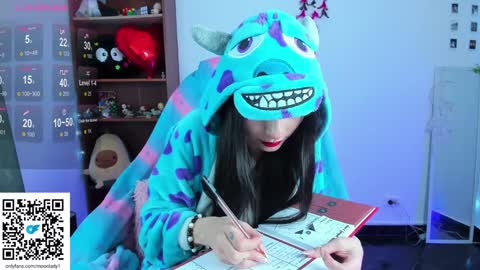 Snapshot of moonlady_ chatting on January 29, 2025, 2:40 am MOON online show from January 29, 2025, 2:40 am