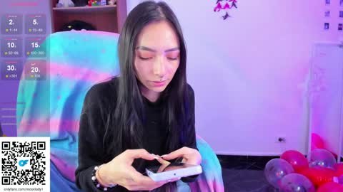 Snapshot of moonlady_ chatting on February 4, 2025, 12:08 am MOON online show from February 4, 2025, 12:08 am