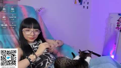 Snapshot of moonlady_ chatting on October 3, 2025, 1:13 am MOON online show from October 3, 2025, 1:13 am