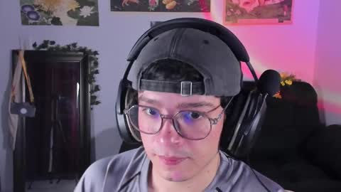 Snapshot of moonlight_baee chatting on February 18, 2026, 5:36 am Clove online show from February 18, 2026, 5:36 am