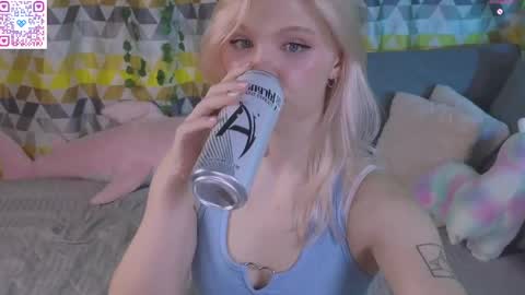 Snapshot of moonlight_mia chatting on May 22, 2026, 6:24 pm Mia online show from May 22, 2026, 6:24 pm