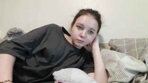 Snapshot of moonlightpoison chatting on June 5, 2026, 5:25 am moonlightpoison online show from June 5, 2026, 5:25 am
