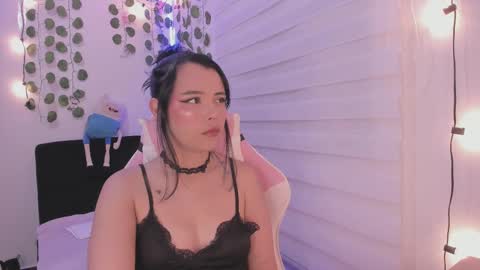 Snapshot of moonliight__ chatting on February 20, 2025, 11:21 pm moonliight__ online show from February 20, 2025, 11:21 pm