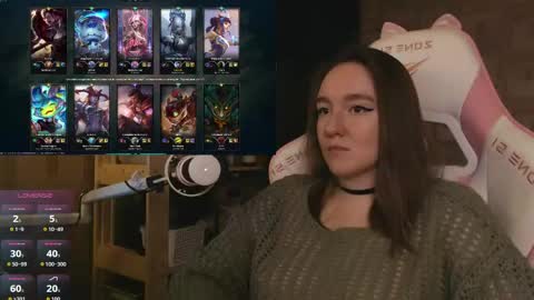 Snapshot of moonlish_siren chatting on May 19, 2026, 9:43 pm Katrin online show from May 19, 2026, 9:43 pm