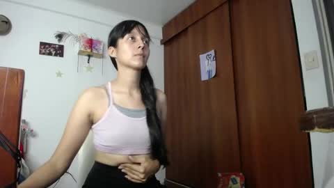moonlunita online show from May 25, 2026, 10:27 pm
