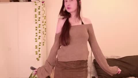 Snapshot of moonlycat_ chatting on July 27, 2026, 8:27 pm Rora online show from July 27, 2026, 8:27 pm