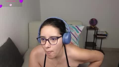 Snapshot of moonwoman_ chatting on February 13, 2026, 4:19 am Moon Woman online show from February 13, 2026, 4:19 am