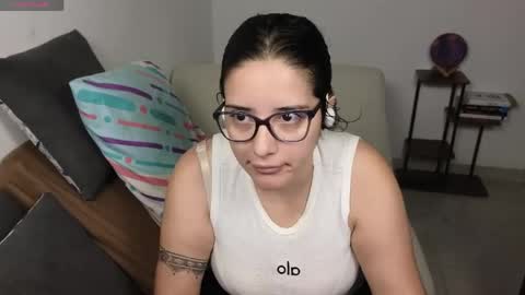 Snapshot of moonwoman_ chatting on April 26, 2026, 4:54 am Moon Woman online show from April 26, 2026, 4:54 am