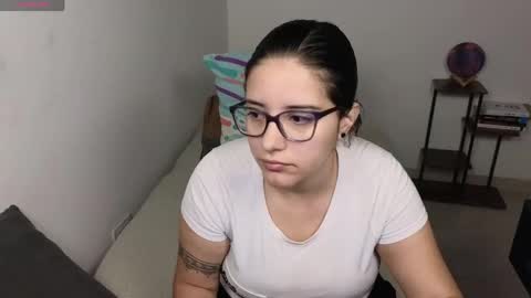 Snapshot of moonwoman_ chatting on April 27, 2026, 3:15 am Moon Woman online show from April 27, 2026, 3:15 am