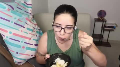 Snapshot of moonwoman_ chatting on April 28, 2026, 7:57 am Moon Woman online show from April 28, 2026, 7:57 am