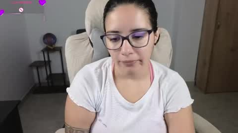 Snapshot of moonwoman_ chatting on May 31, 2026, 2:20 am Moon Woman online show from May 31, 2026, 2:20 am