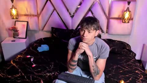 Moon Y Demian online show from December 19, 2025, 11:17 am