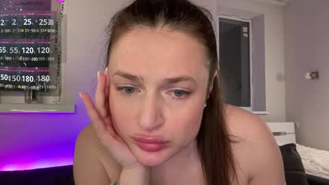 Mooonika80 online show from March 19, 2026, 8:35 pm