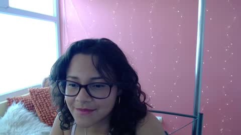 Snapshot of mora_haze chatting on January 10, 2025, 9:42 pm Mora Haze 3 online show from January 10, 2025, 9:42 pm