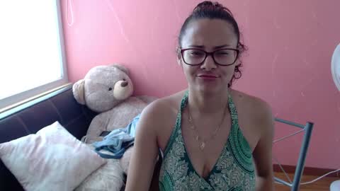 Snapshot of mora_haze chatting on February 3, 2025, 7:10 pm Mora Haze 3 online show from February 3, 2025, 7:10 pm