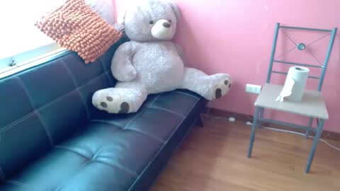 Snapshot of mora_haze chatting on February 17, 2025, 9:19 pm Mora Haze 3 online show from February 17, 2025, 9:19 pm