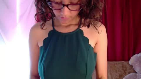 Snapshot of mora_haze chatting on November 9, 2025, 5:11 pm Mora Haze 3 online show from November 9, 2025, 5:11 pm