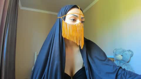 Snapshot of moroccan_diamond_ chatting on May 14, 2026, 7:48 am Medina online show from May 14, 2026, 7:48 am