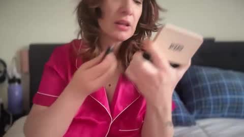 Snapshot of mossy_mommy chatting on April 27, 2026, 1:09 pm Mossy Mommy online show from April 27, 2026, 1:09 pm