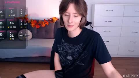 Snapshot of mothkink chatting on October 17, 2025, 4:53 pm mothkink Moth - online show from October 17, 2025, 4:53 pm