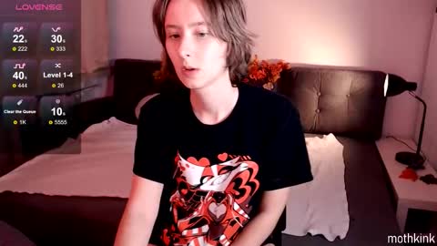 Snapshot of mothkink chatting on October 29, 2025, 6:09 pm mothkink Moth - online show from October 29, 2025, 6:09 pm