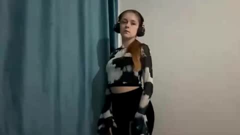 Snapshot of mozelleberendt chatting on November 26, 2025, 4:08 pm Jenny online show from November 26, 2025, 4:08 pm