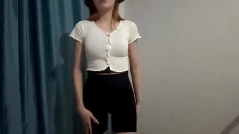 Snapshot of mozelleberendt chatting on December 2, 2025, 4:13 pm Jenny online show from December 2, 2025, 4:13 pm