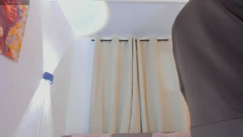Snapshot of mr_adrian_ chatting on April 14, 2026, 12:33 pm online show from April 14, 2026, 12:33 pm