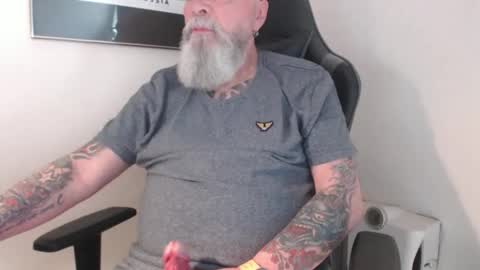 mr_boombastic2021 online show from May 22, 2026, 8:32 am