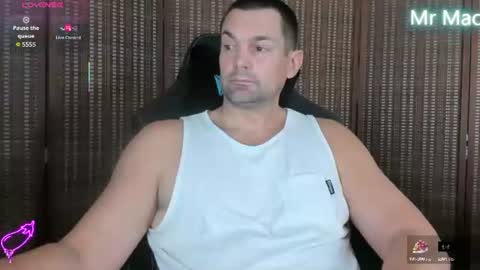 Cam online show from June 11, 2026, 5:33 pm