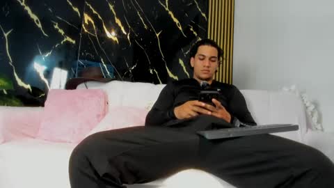 Snapshot of mr_maximo chatting on April 24, 2026, 5:43 am mr_maximo online show from April 24, 2026, 5:43 am