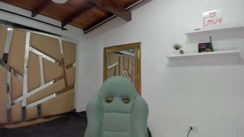 MIKEE online show from January 21, 2025, 3:04 am