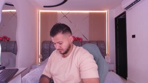 MIKEE online show from March 1, 2026, 3:08 am