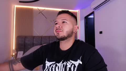 Snapshot of mr_mikee_ chatting on May 1, 2026, 3:11 am MIKEE online show from May 1, 2026, 3:11 am