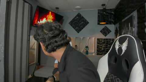 mr_mois online show from April 5, 2026, 5:48 am