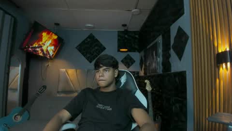 Snapshot of mr_mois chatting on April 9, 2026, 6:41 am mr_mois online show from April 9, 2026, 6:41 am