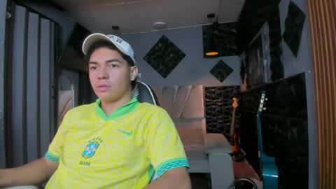 Snapshot of mr_mois chatting on April 27, 2026, 6:22 am mr_mois online show from April 27, 2026, 6:22 am