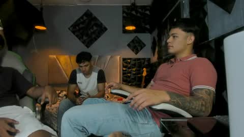 Snapshot of mr_mois chatting on May 20, 2026, 5:46 am mr_mois online show from May 20, 2026, 5:46 am