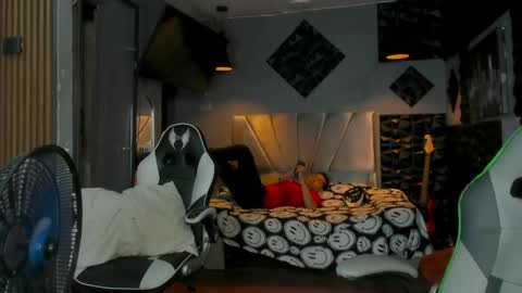 Snapshot of mr_mois chatting on May 24, 2026, 5:34 am mr_mois online show from May 24, 2026, 5:34 am