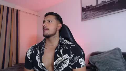 Snapshot of mr_real_aaron chatting on April 28, 2026, 3:44 am AARON online show from April 28, 2026, 3:44 am