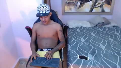 mr_stiven_ online show from March 8, 2025, 3:06 am