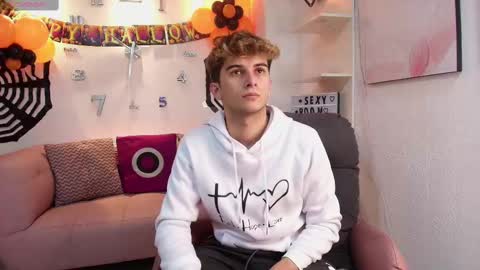 williseo online show from October 12, 2025, 7:24 pm