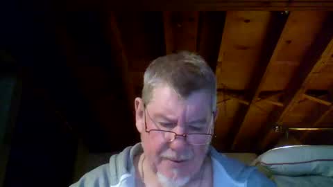 Snapshot of mrblade666 chatting on May 11, 2026, 12:27 am mrblade666 online show from May 11, 2026, 12:27 am