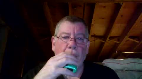 Snapshot of mrblade666 chatting on May 17, 2026, 3:15 am mrblade666 online show from May 17, 2026, 3:15 am