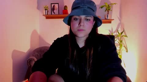 Laura online show from March 7, 2025, 2:04 am