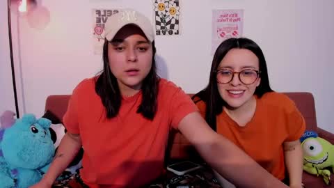 Snapshot of mrbuu_ chatting on April 29, 2026, 1:43 am Laura online show from April 29, 2026, 1:43 am