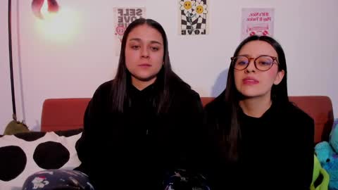 Snapshot of mrbuu_ chatting on June 2, 2026, 4:47 am Laura online show from June 2, 2026, 4:47 am