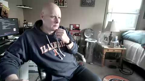 Snapshot of mrclean_55 chatting on October 31, 2025, 7:37 pm MrClean55 online show from October 31, 2025, 7:37 pm