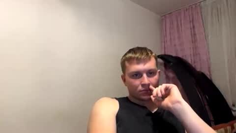 Snapshot of mrheat_ chatting on October 3, 2025, 7:44 pm Max online show from October 3, 2025, 7:44 pm